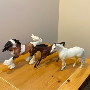 Breyer Brown and White Horse Playset